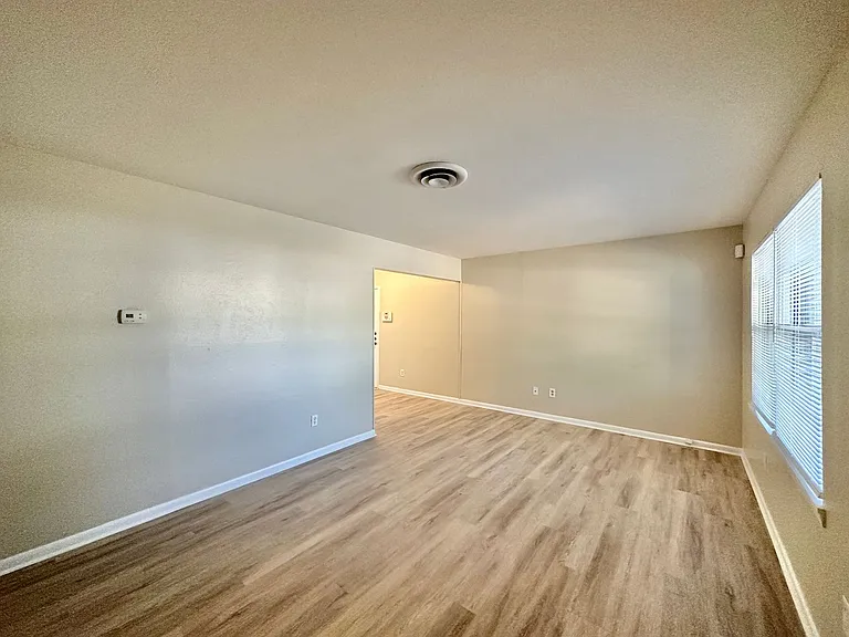 707 W Lincoln Ave — Photo 2