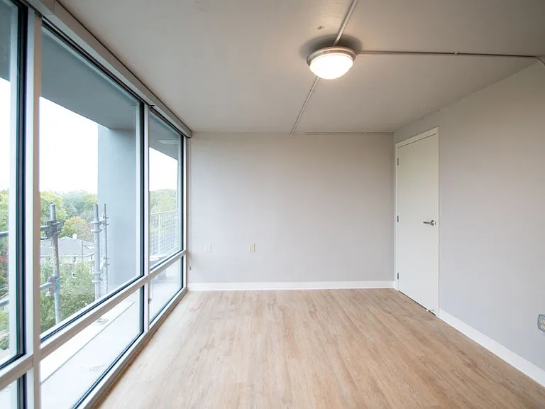 Skyline Apartments — Photo 16