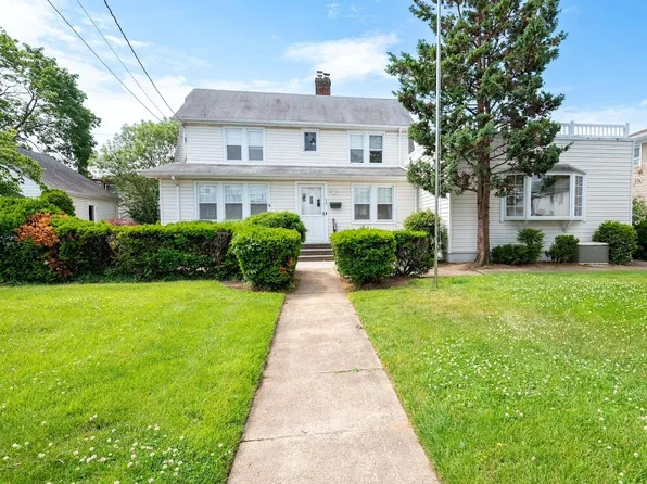 34 Remsen Avenue, Valley Stream, NY 11580