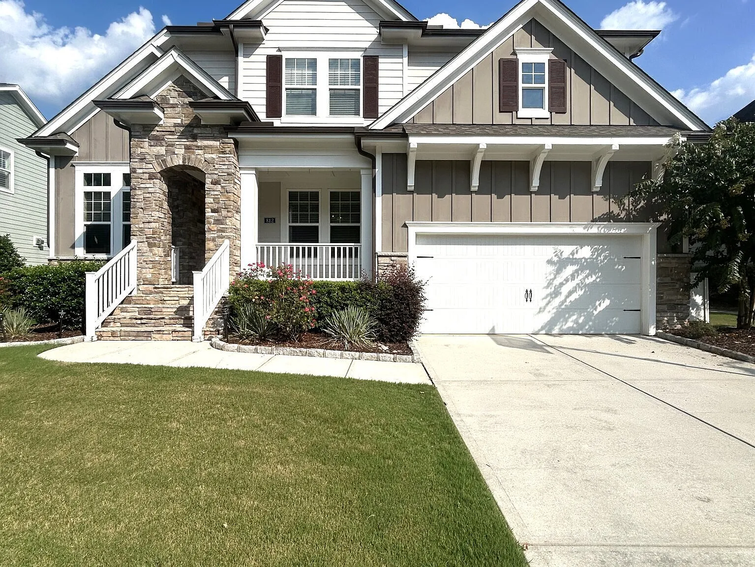 5 bed, 4.5 bath, 3392 sqft, $3,495 — Photo 2