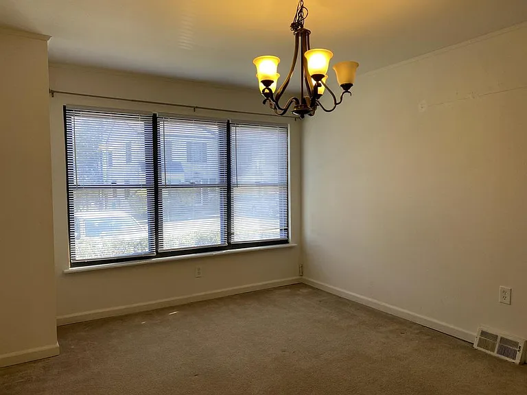 215 East Ct #215 — Photo 7