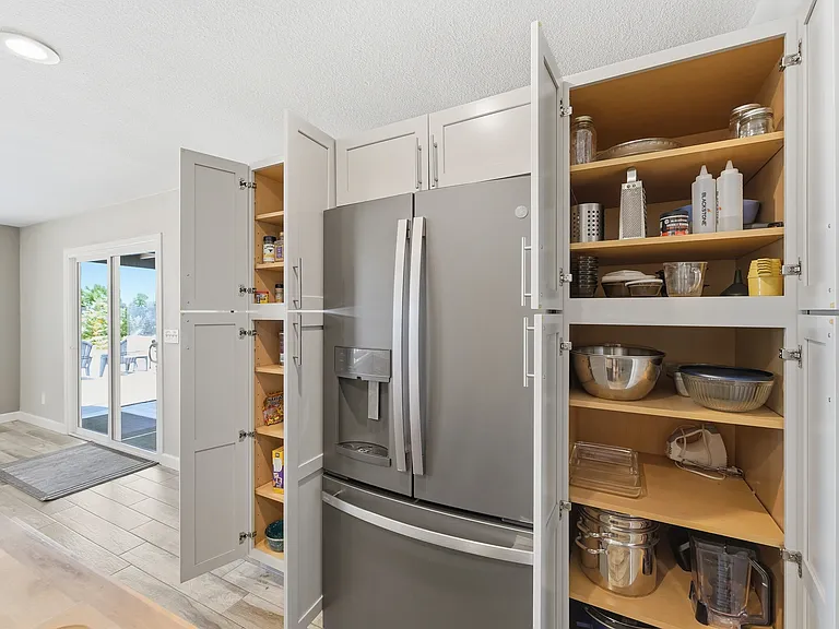 932 W Julie Dr — Photo 17