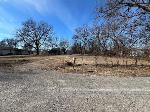 107 S Collins St, Fairland, OK 74343
