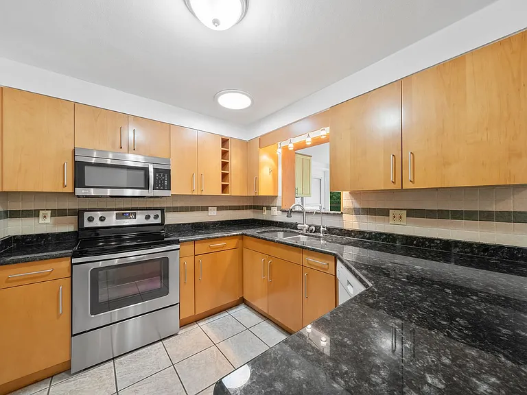 1812 Lady Mary Dr — Photo 7