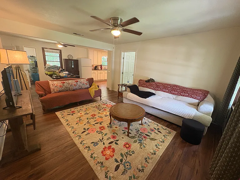 512 W Main St — Photo 11