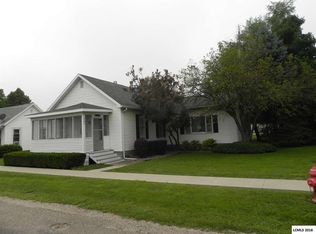 402 SW 2nd St, Atlanta, IL 61723