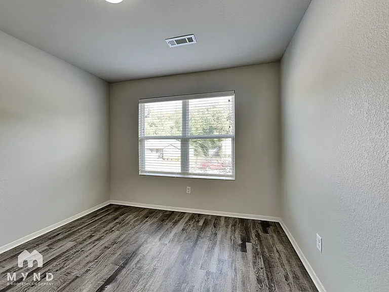 9207 Pleasant Valley Dr — Photo 8