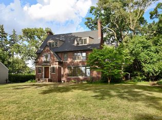 26360 Huntington Rd, Huntington Woods, MI 48070