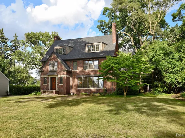 26360 Huntington Rd, Huntington Woods, MI 48070