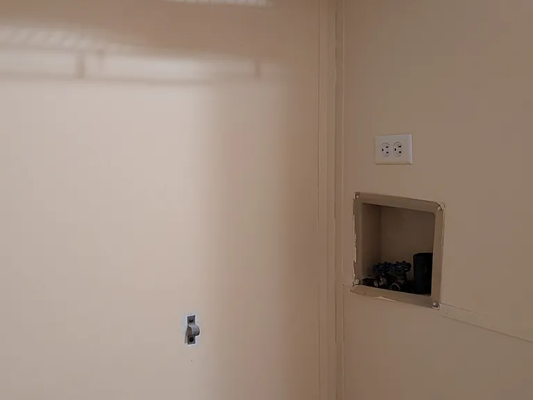 Washer/Dryer Hookup