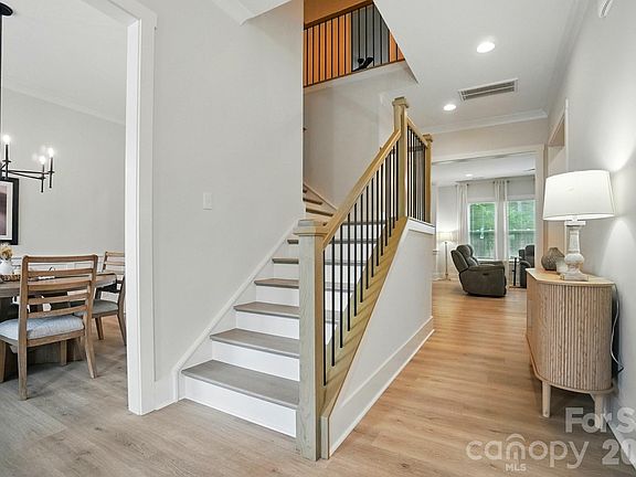 5th image of 7818 Russell Rd