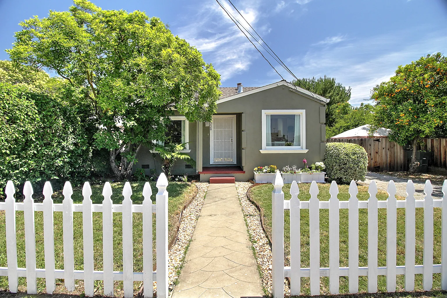 228 Dale Dr photo 1