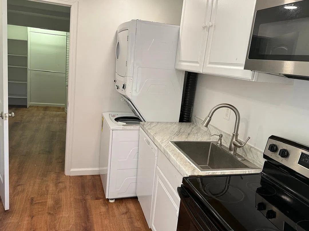 1 bed, 1.5 bath, 2429 sqft, $1,500 — Photo 4