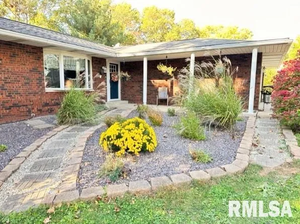 10 Holly Ct, Taylorville, IL 62568