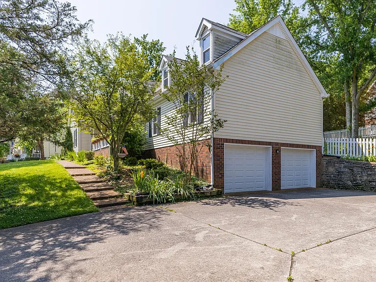 1521 Pinkerton Rd — Photo 3
