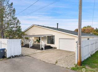 8850 NE Point No Point Rd, Hansville, WA 98340