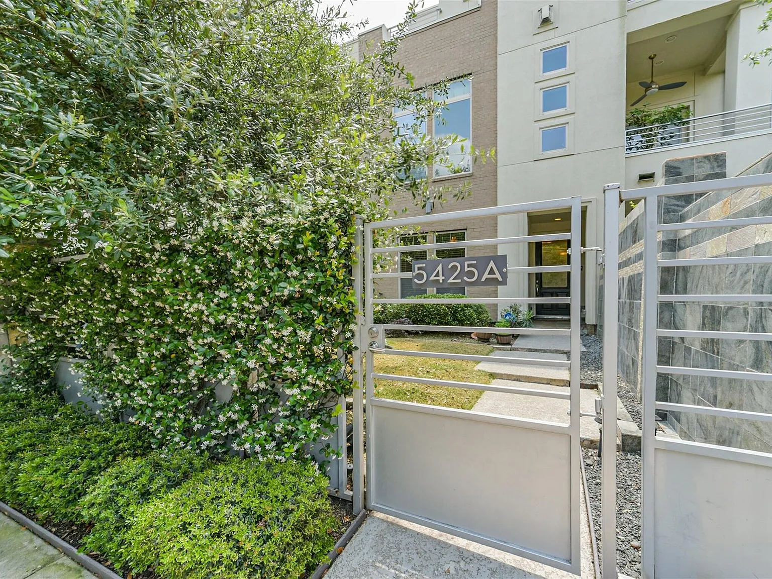 3 bed, 2.5 bath, 2782 sqft, $4,500 — Photo 4