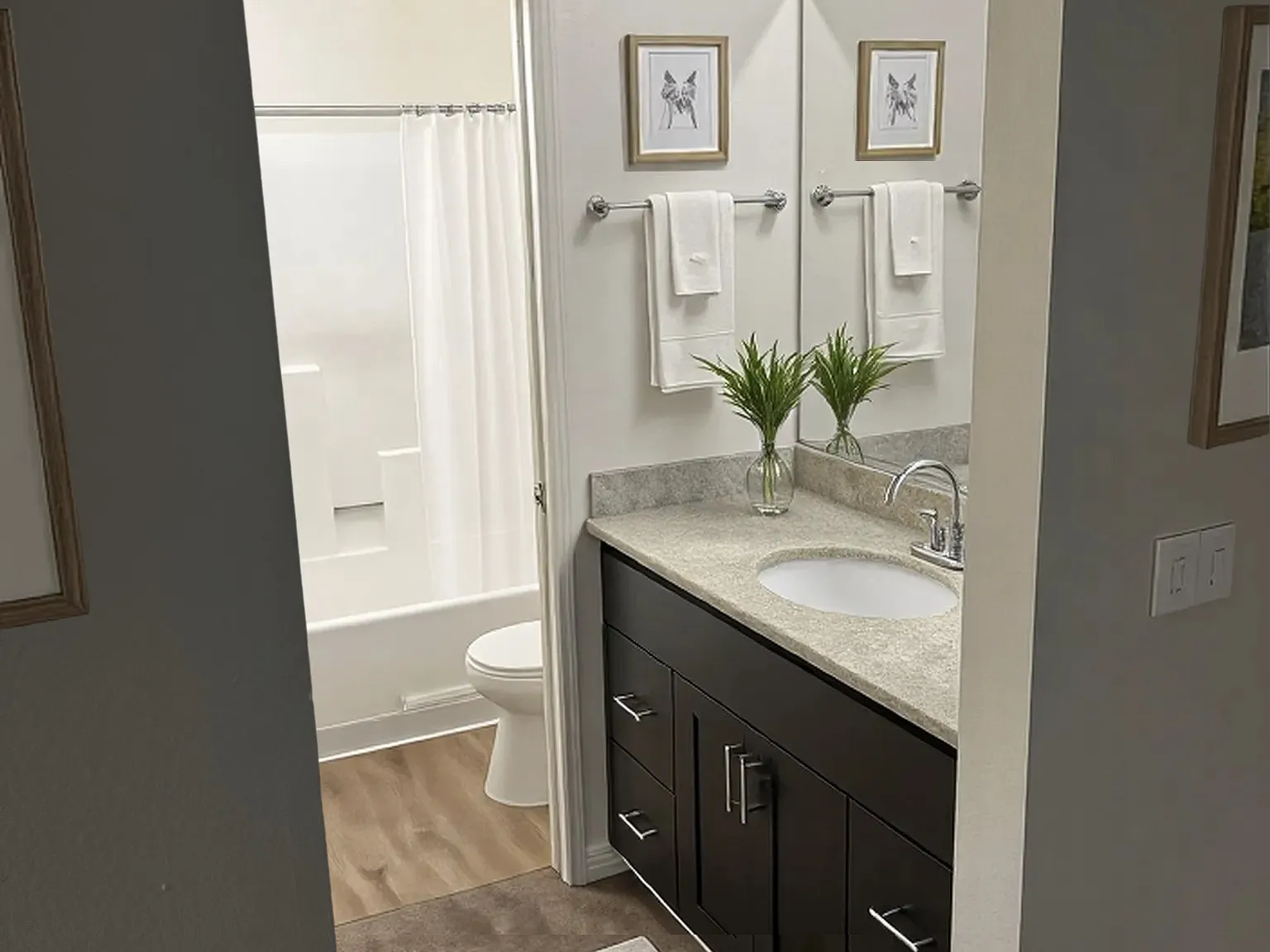 Del Rey Vista Apartments — Photo 4