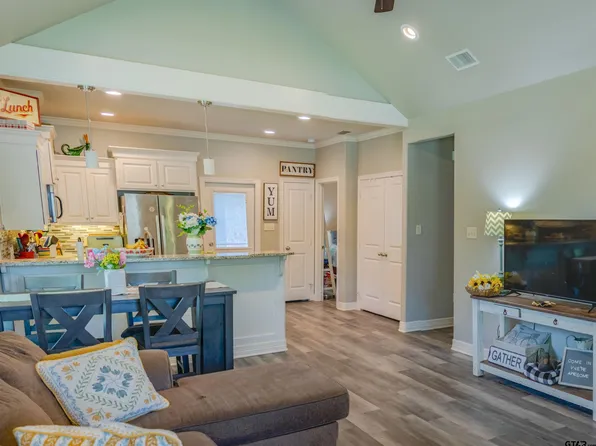 1815 Knob Hl, Tyler, TX 75701