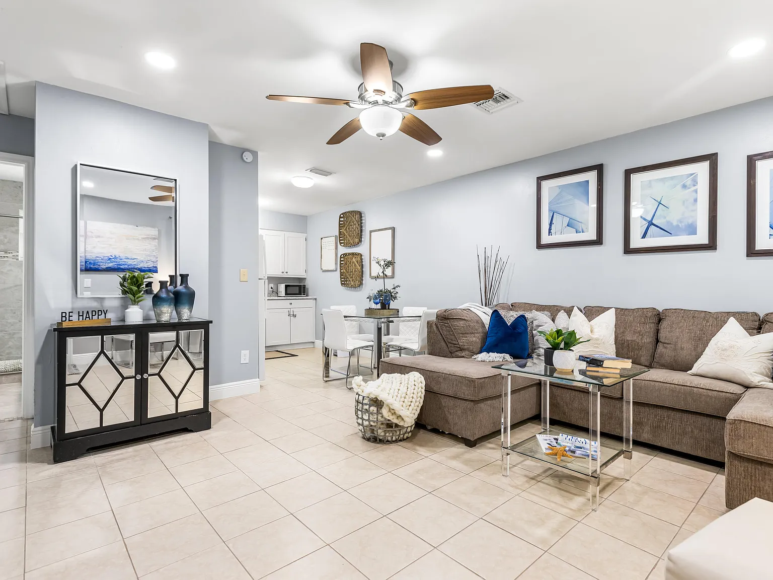 2 bed, 1.0 bath, 886 sqft, $2,950 — Photo 1