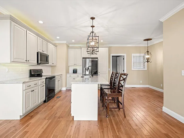 200 Crooked Creek Dr — Photo 12