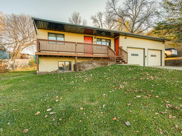 1409 15th St SE, Mandan, ND 58554