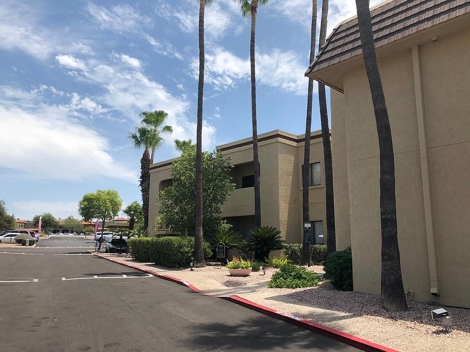 Northern Entrance to Sunrise Springs