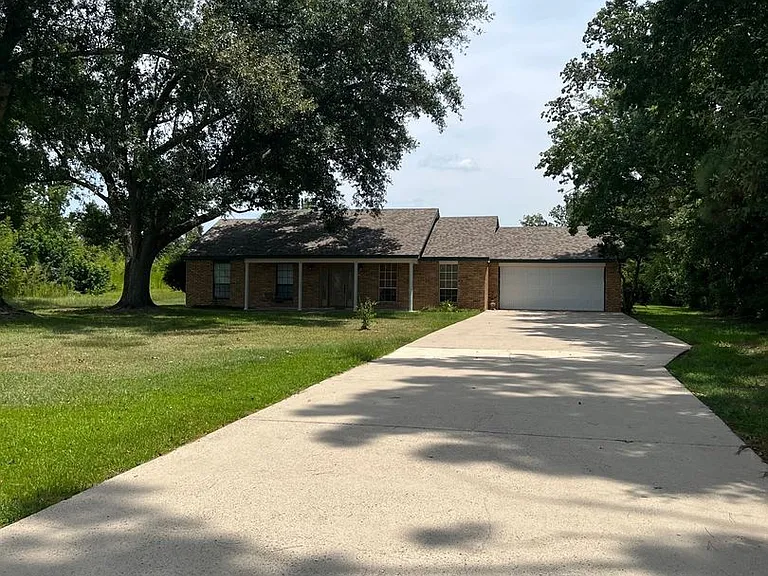 412 N Highway 171 — Photo 2