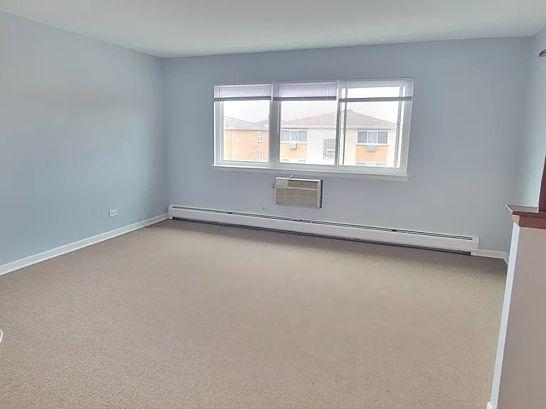9220 Jill Ln #TOP FLOOR — Photo 2