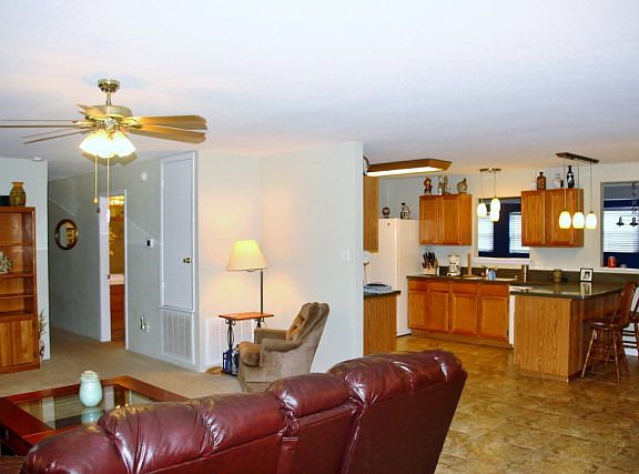 4th image of 841 S 11th St