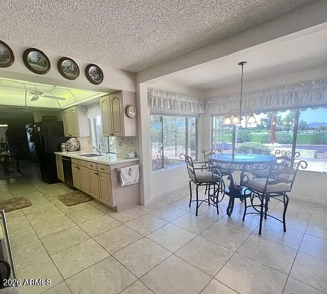 11610 N Rio Vista Dr — Photo 2