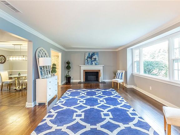 5th image of 10 Roslyn Hills Dr