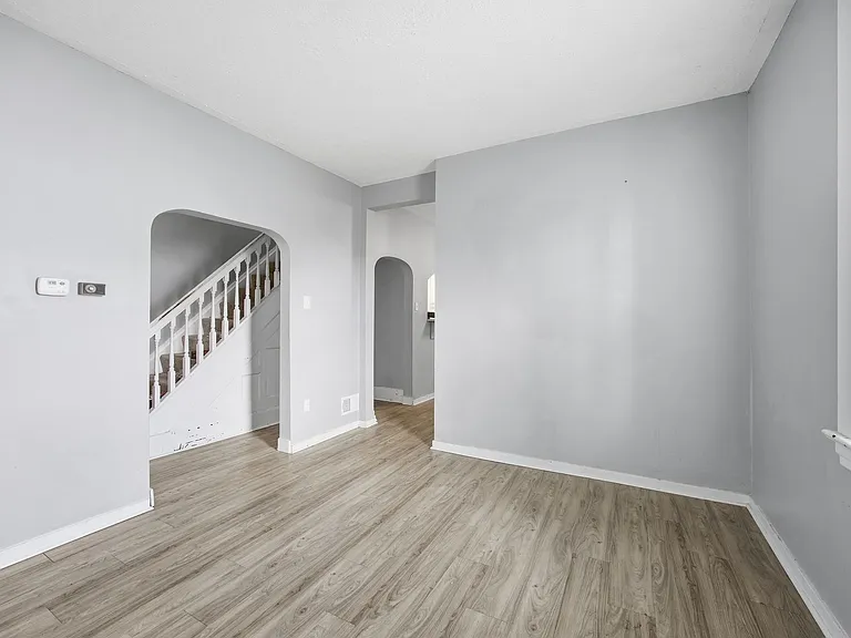 827 Hinnerman St — Photo 7