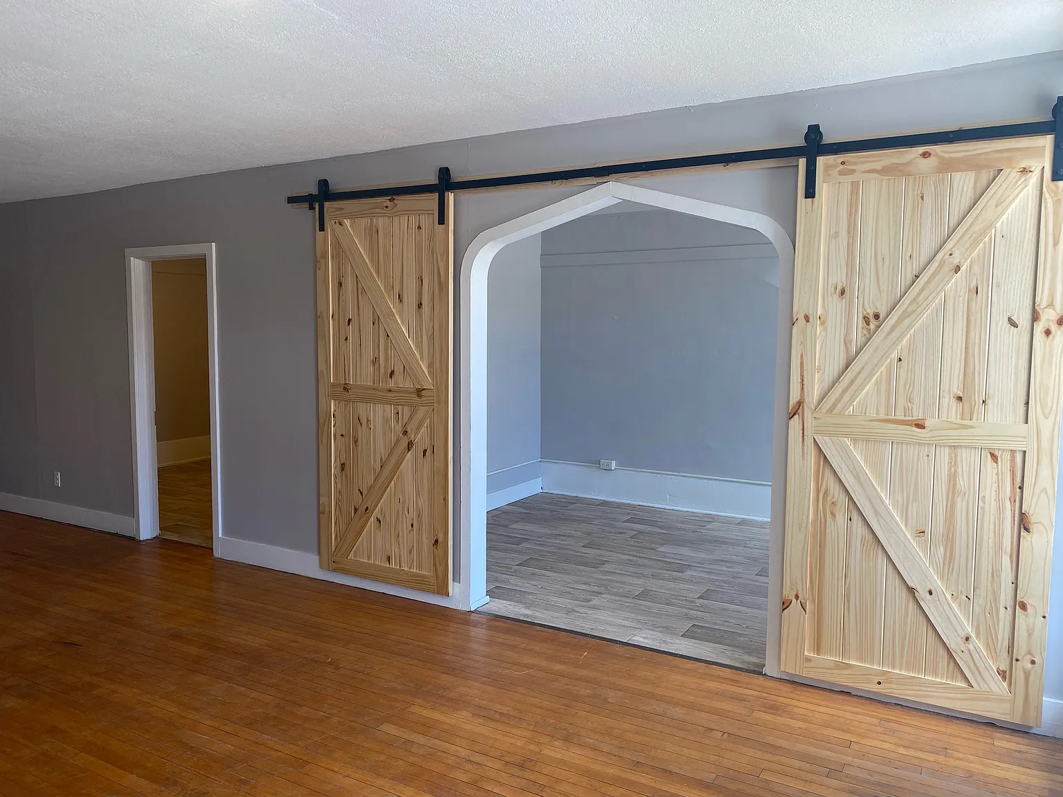 3 bed, $1,100 — Photo 2