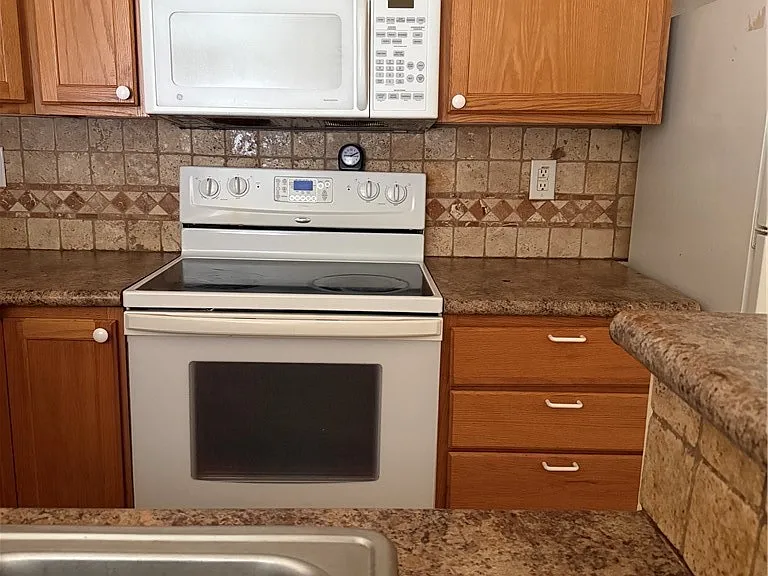 633 Alabama Rd S — Photo 17