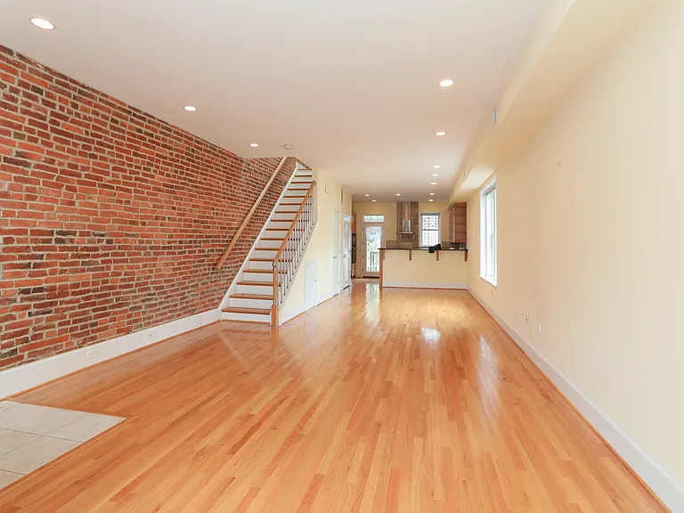 154 Thomas St NW #1 — Photo 2