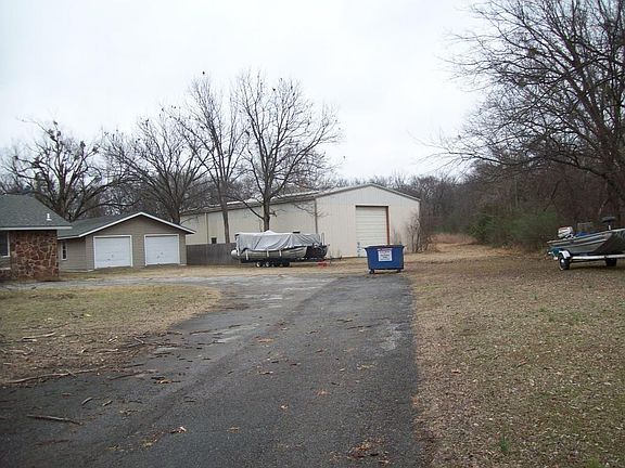 3rd image of 400 N Owen Walters Blvd