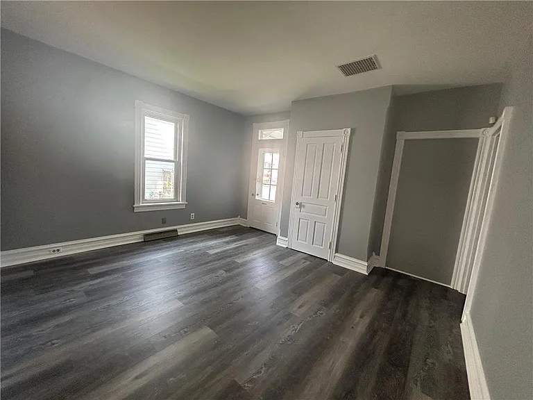 1724 Washington Ave — Photo 3