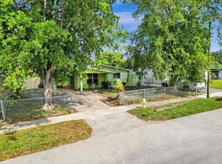 900 NW 35th Ter, Lauderhill, FL 33311