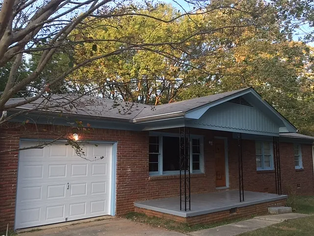 $500 move in special 500 off the first month's rent. A must see 3/2 charming brick ranch with a n... — Photo 2
