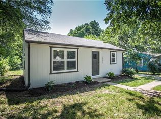 6405 Ravena Rd, Pleasant Valley, MO 64068