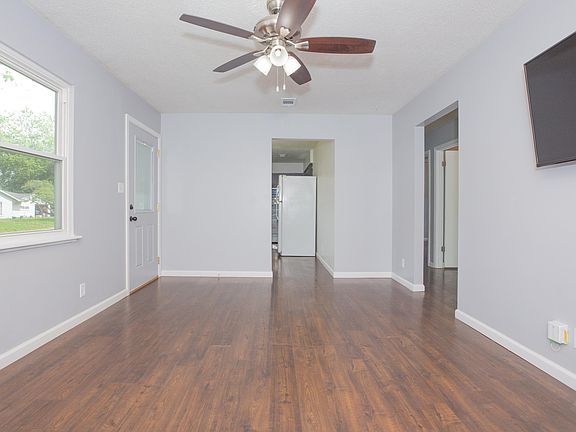 3rd image of 3809 Evergreen Ave