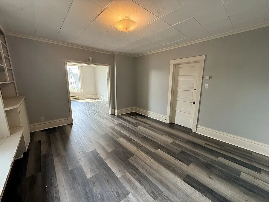 1204 Kenwood Ave — Photo 2