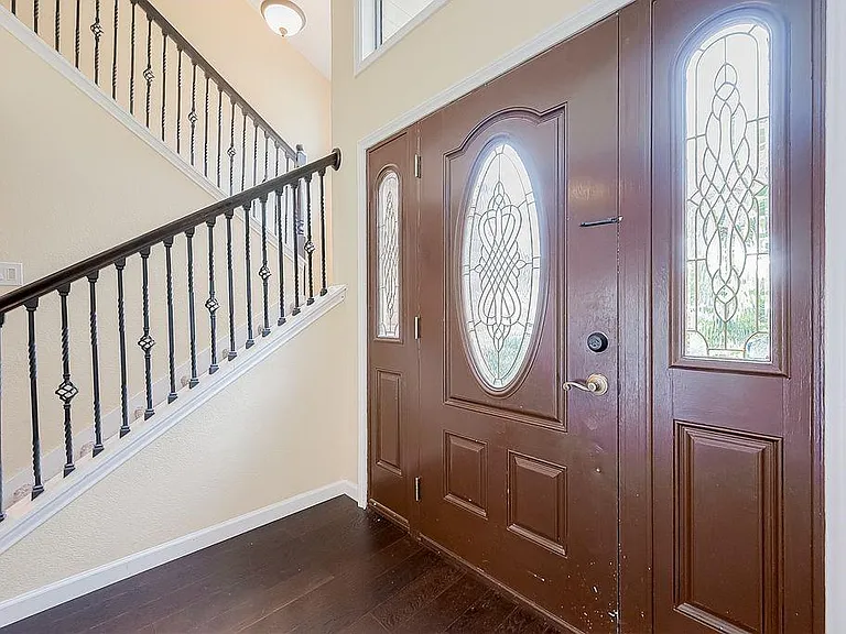 2039 Shorewood Ln — Photo 4