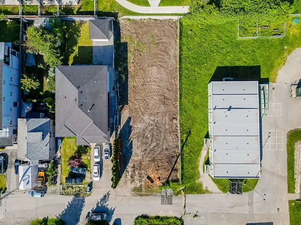 231 Lawrence St, New Westminster, BC V3M 5K9