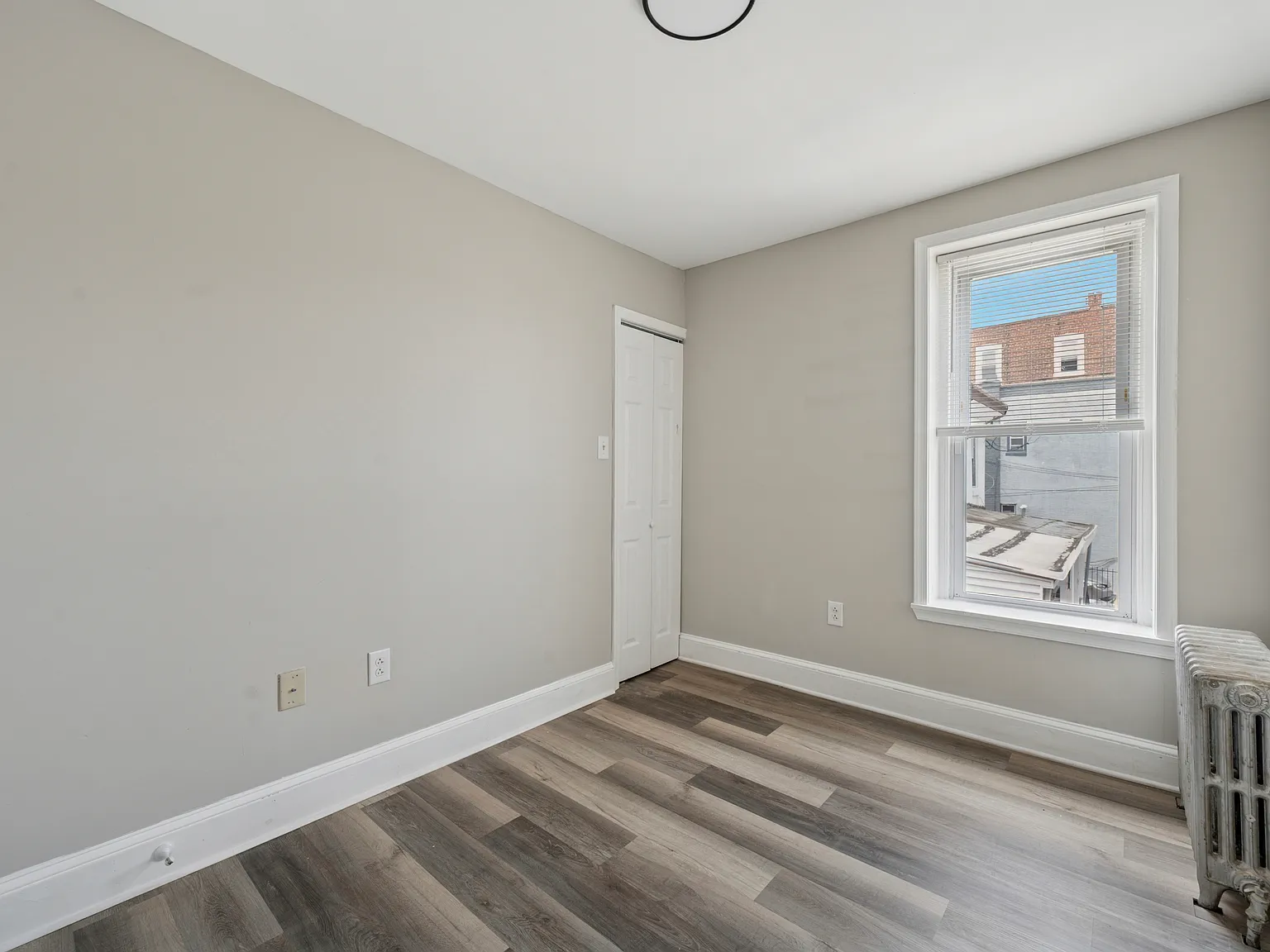 2 bed, 700 sqft, $1,300 — Photo 1