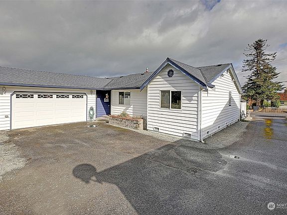 5th image of 1492 SE Camano Drive