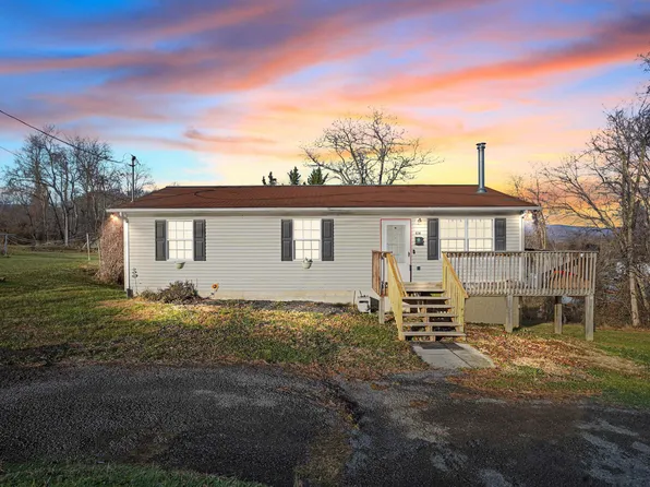 614 Morris Ave, Pearisburg, VA 24134