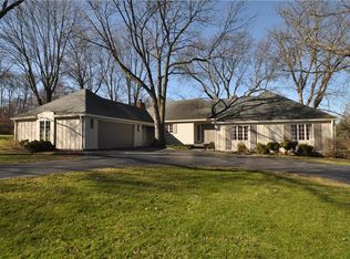 2 Leeward Ln, Rochester, NY 14618