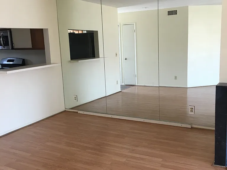 345 N Jackson St #305 — Photo 2